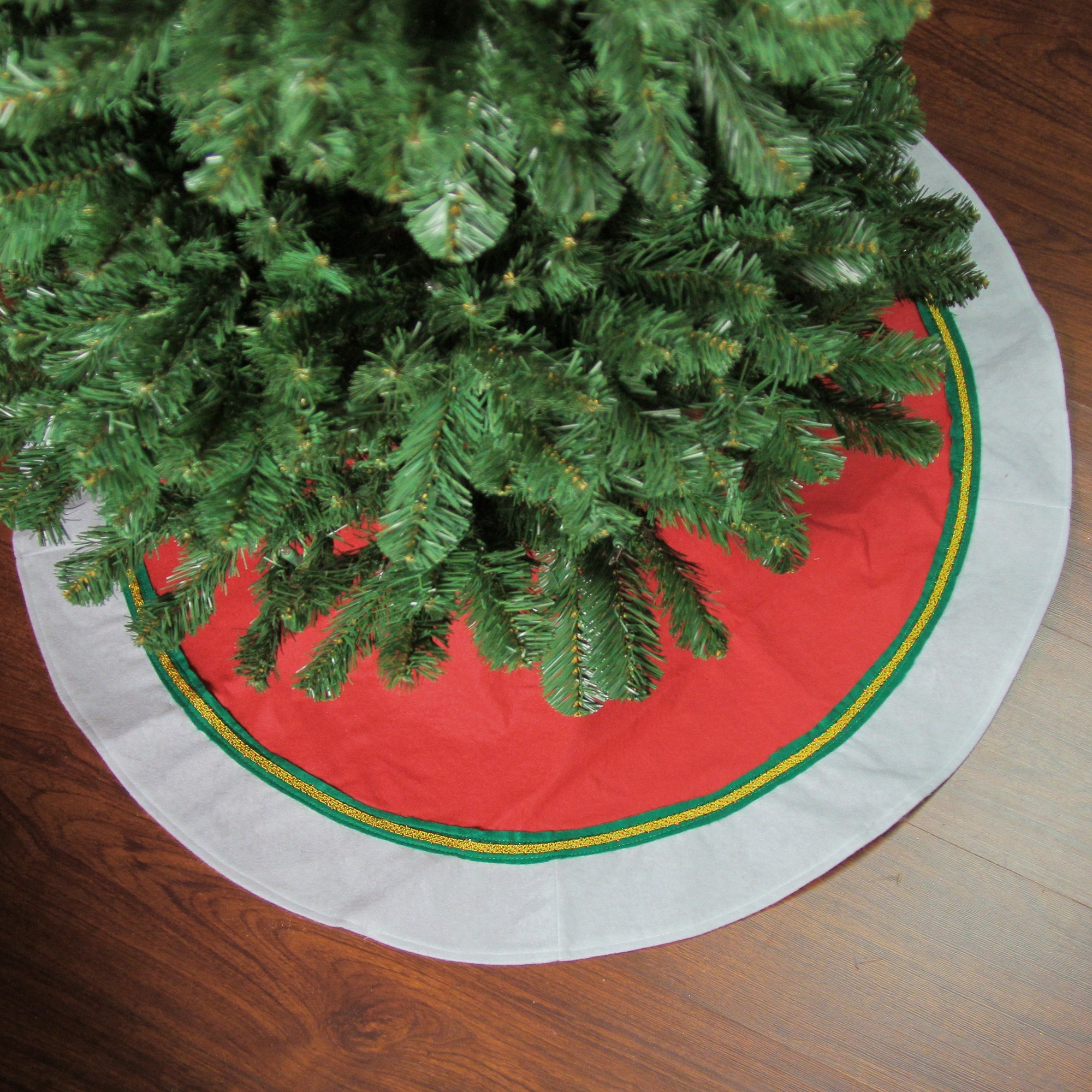 Traditional Christmas Tree Skirt with Ribbon Trim 36" Red and White