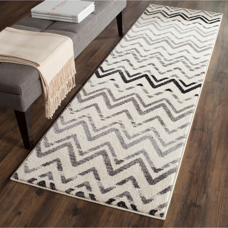 SAFAVIEH Evoke Liuba Distressed Vintage Boho Rug