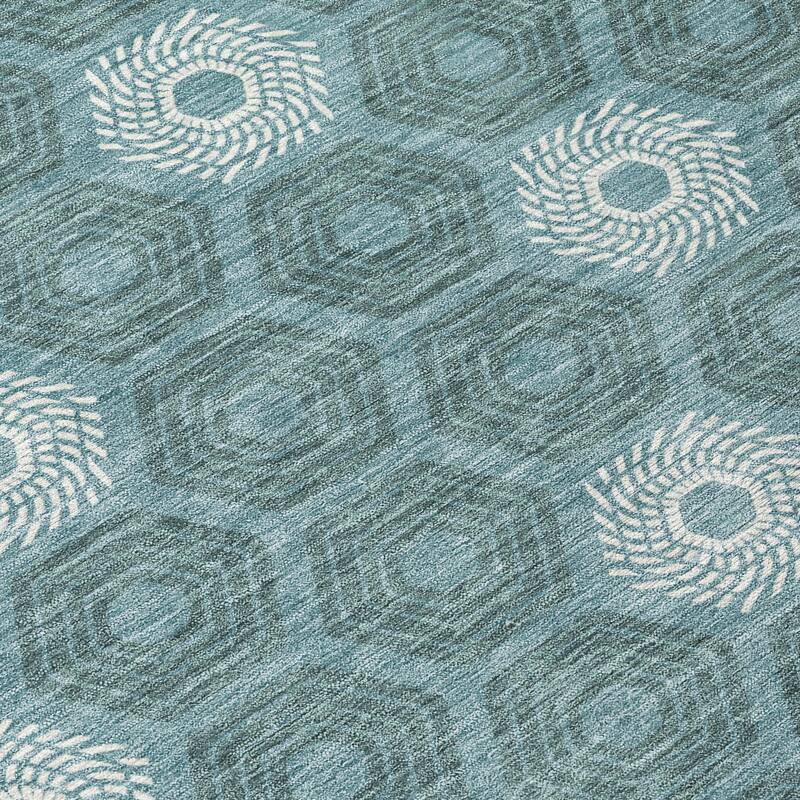 Machine Washable Indoor/ Outdoor Modern Hugoton Chantille Rug