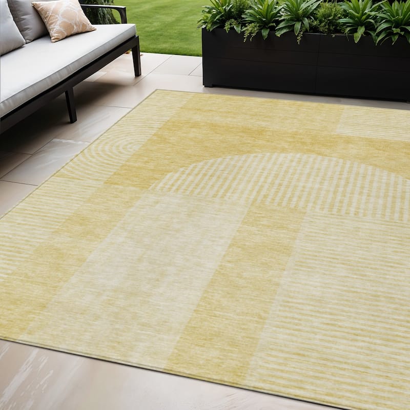 HomeRoots Geometric Transitional Rectangle Outdoor Rug - 5' X 8'