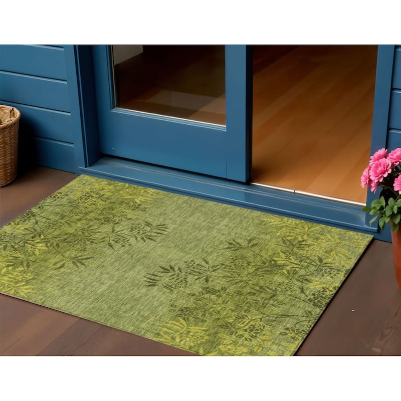 HomeRoots Floral Transitional Rectangle Outdoor Rug - 3' x 5'