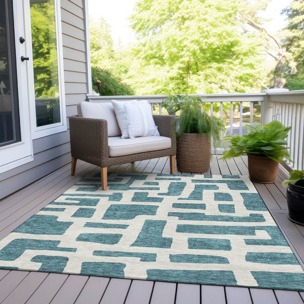 Machine Washable Indoor/ Outdoor Chantille Geo Contemporary Rug