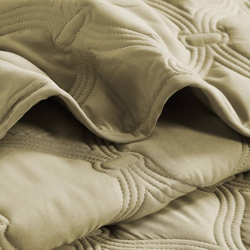 Home Soft Things 3 Piece Oversized Bradly Down Alternative Quilts Set