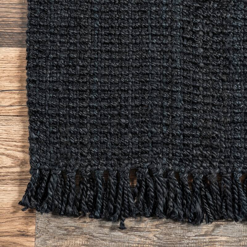 Nuloom Delilah Solid Chunky Jute Tassel Area Rug