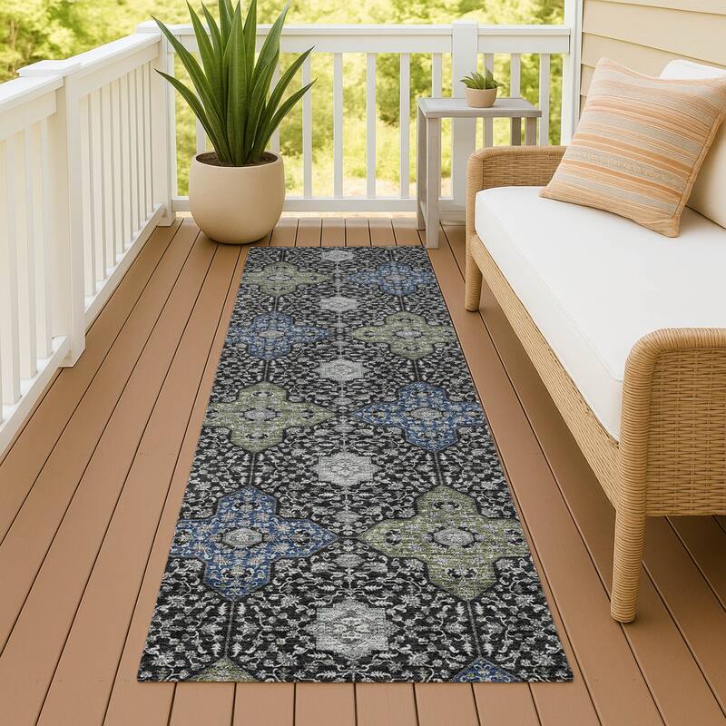 Machine Washable Indoor/ Outdoor Traditional Columbus Chantille Rug - Black - 2'3" x 7'6"