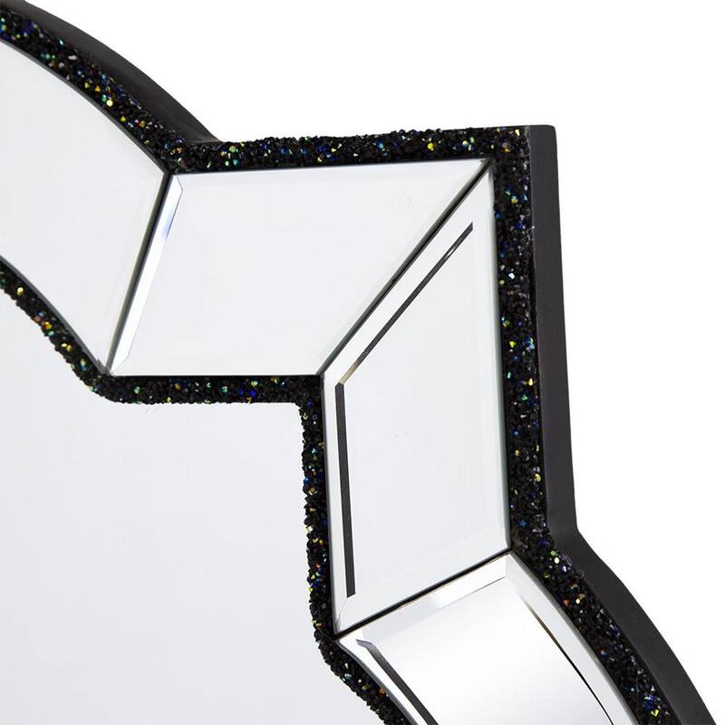 HomeRoots 32" Clear Scalloped Glass Framed Accent Mirror - 31.5' X '31.5' X '0.7
