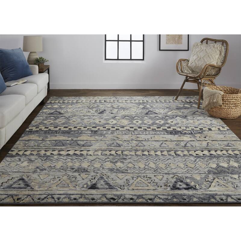 Scottsdale Luxe Hand Knot Accent Rug, Charcoal Gray/Light Beige