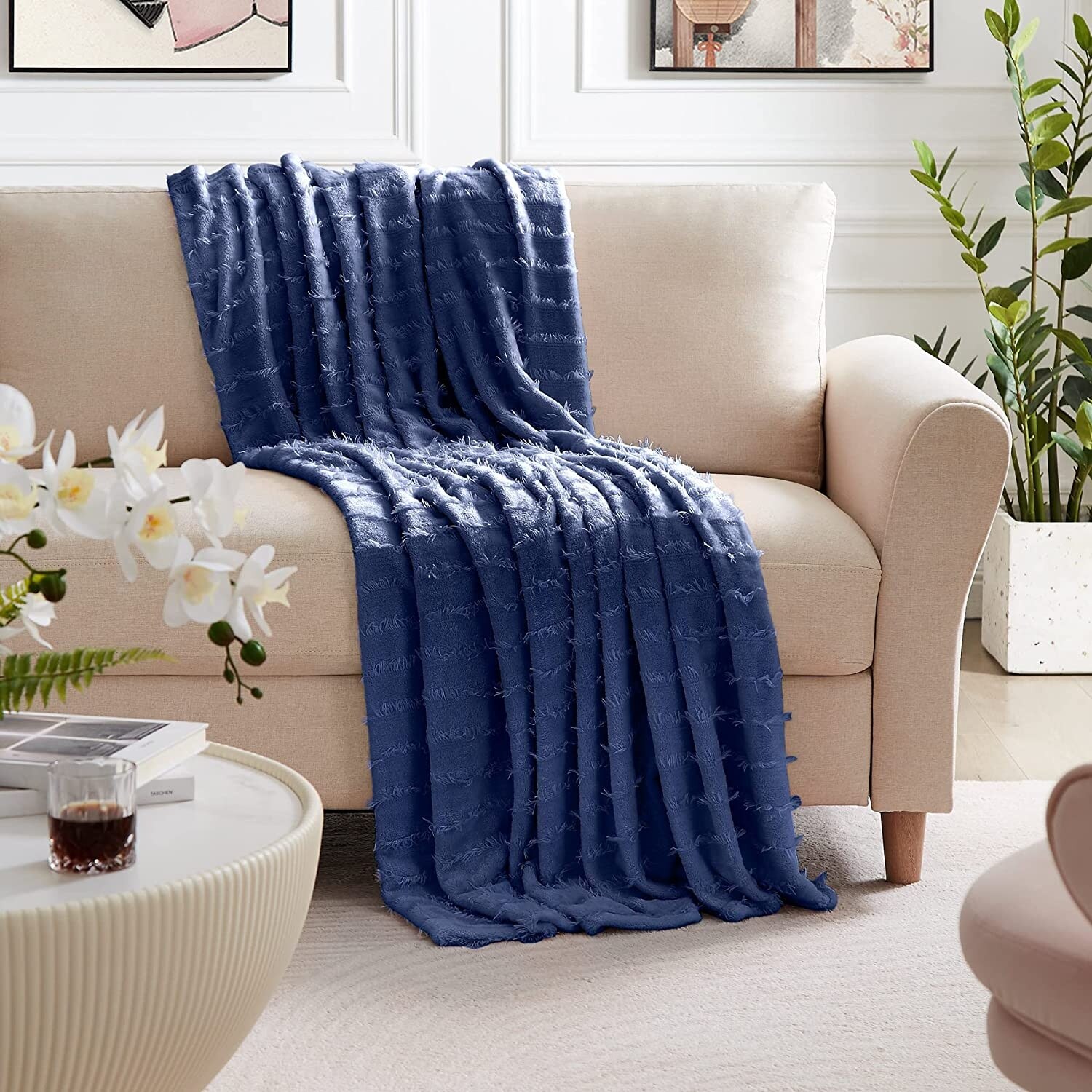 Arrow Micro-plush Contemporary Pattern Soft Warm Lightweight Comfy Throw Blanket 