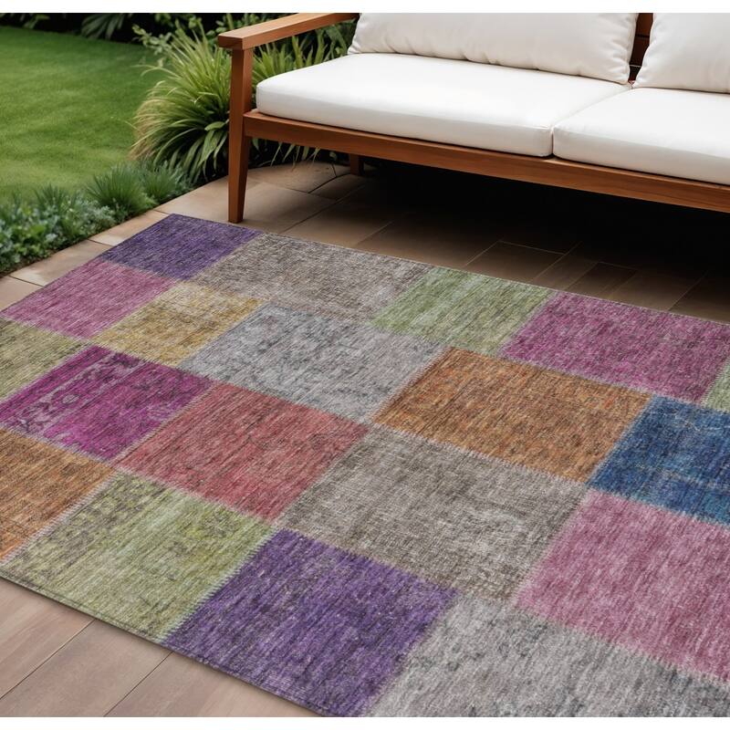 HomeRoots Patchwork Transitional Rectangle Outdoor Rug - 8' X 10'