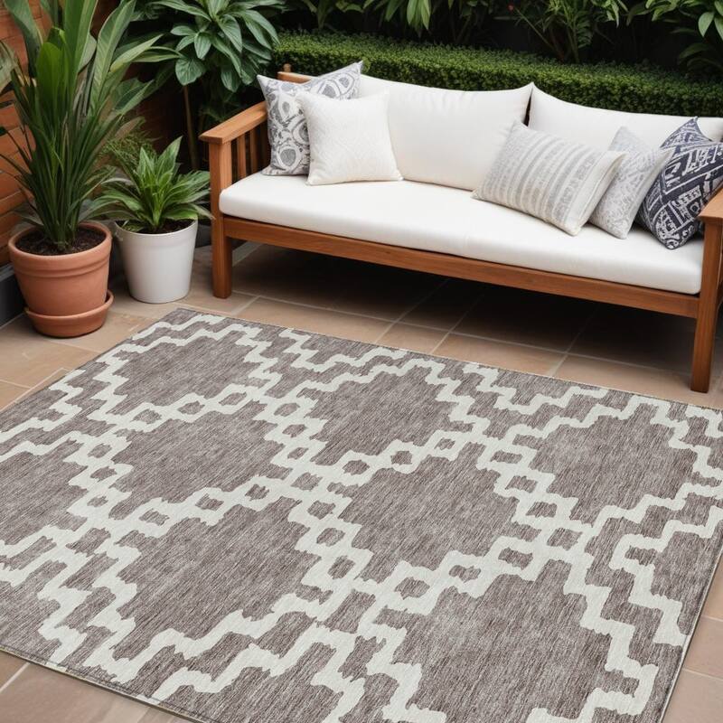 HomeRoots Geometric Transitional Rectangle Outdoor Rug - 9' X 12'