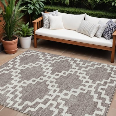 HomeRoots Geometric Transitional Rectangle Outdoor Rug