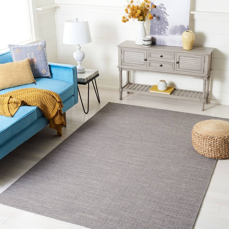 SAFAVIEH Handmade Kilim Eilen New Zealand Wool Rug - 4' x 6' - Light Grey