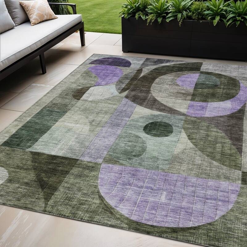 HomeRoots Geometric Transitional Rectangle Outdoor Rug - 5' X 8'