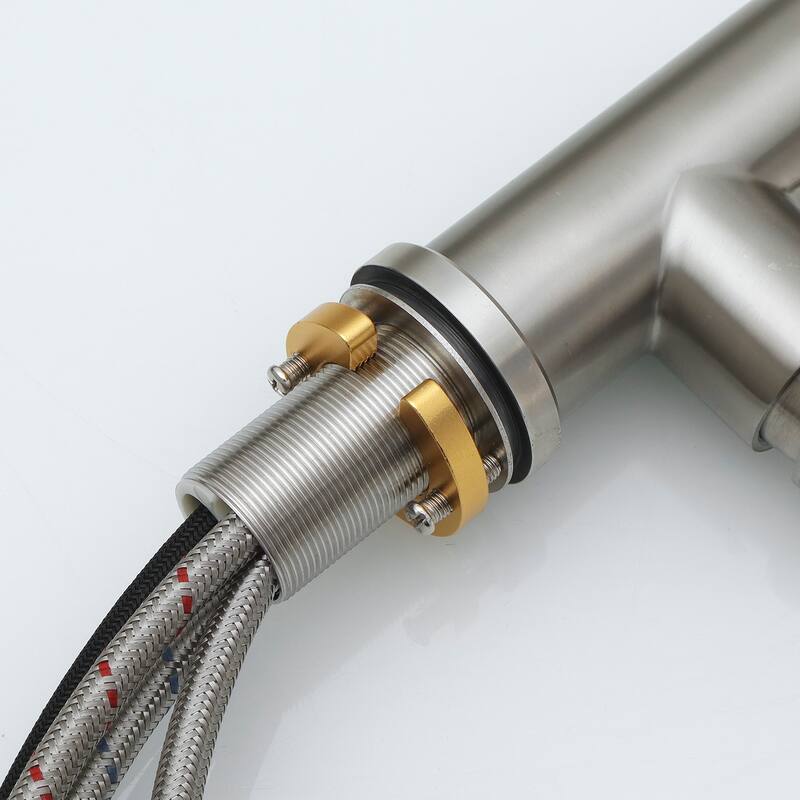 Single-Handle Pull Down Sprayer Kitchen Faucet in Nickel
