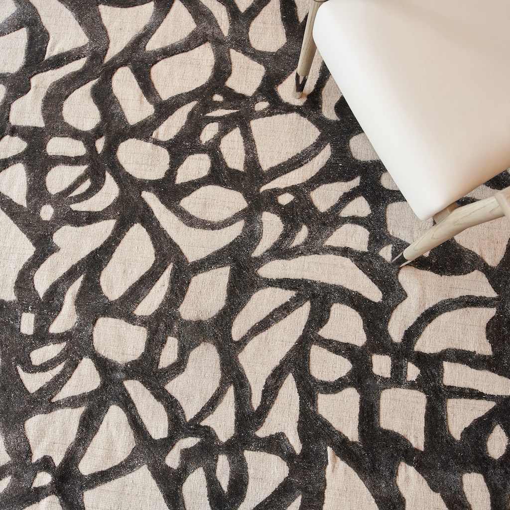 EXQUISITE RUGS Goudy Hand-loomed Wool/Bamboo Silk Ivory/Black Area Rug.