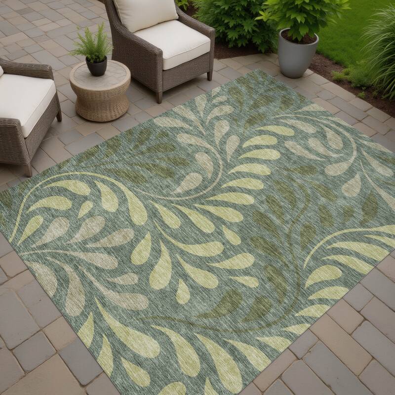 Machine Washable Indoor/ Outdoor Floral Arabesque Chantille Rug