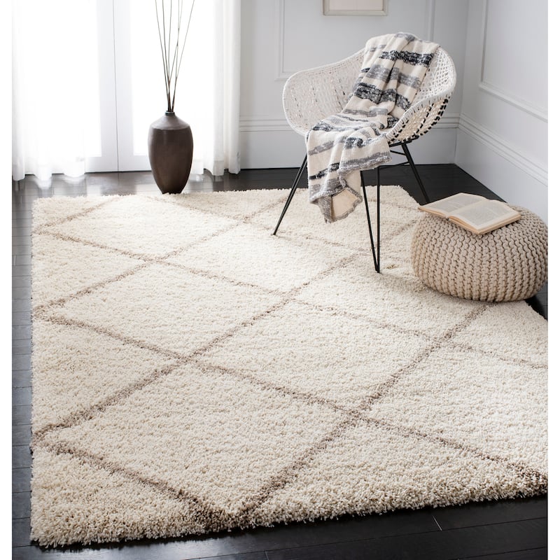 SAFAVIEH Hudson Shag Estella Diamond Trellis 2-inch Thick Rug - 4' x 6' - Ivory/Beige