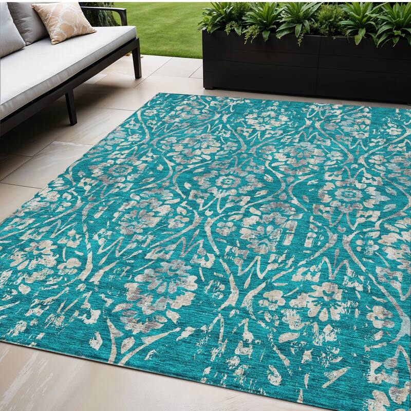 HomeRoots Floral Transitional Rectangle Outdoor Rug - 5' X 8'