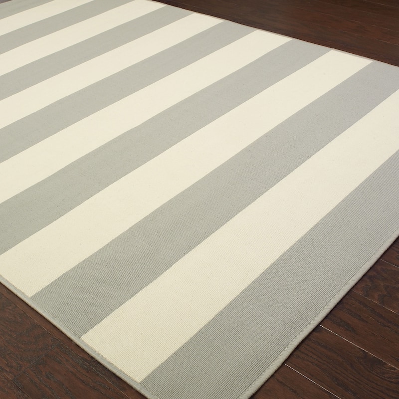 Vista Home Sonderso Indoor/ Outdoor Stripe Area Rug