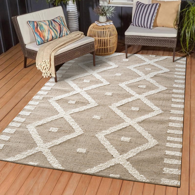 Sevita Natural/Ivory Farmhouse Area Rug