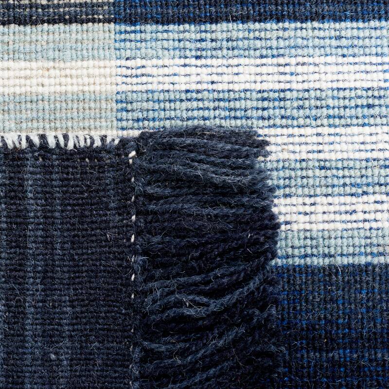 SAFAVIEH Striped Kilim Irsila Wool Fringe Rug