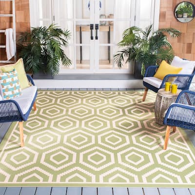 SAFAVIEH Courtyard Carolee Indoor/ Outdoor Patio Backyard Rug