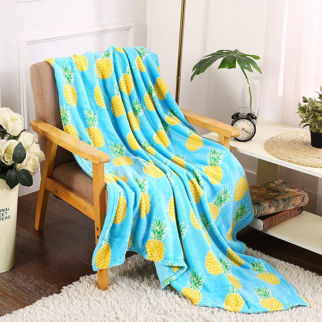 Home Essentials by Décor&More Tropical Plush Throw