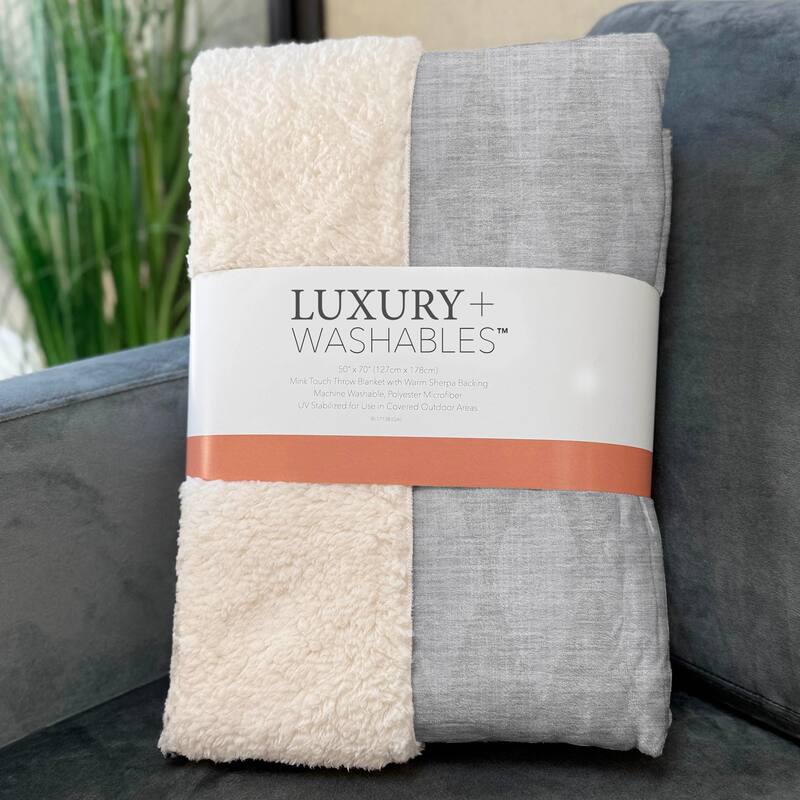 Premium Machine Washable Modern Argyle Sherpa Throw Blanket