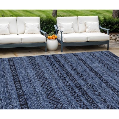 HomeRoots Southwestern Transitional Rectangle Outdoor Rug