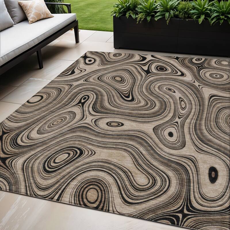 HomeRoots Geometric Transitional Rectangle Outdoor Rug - 5' X 8'