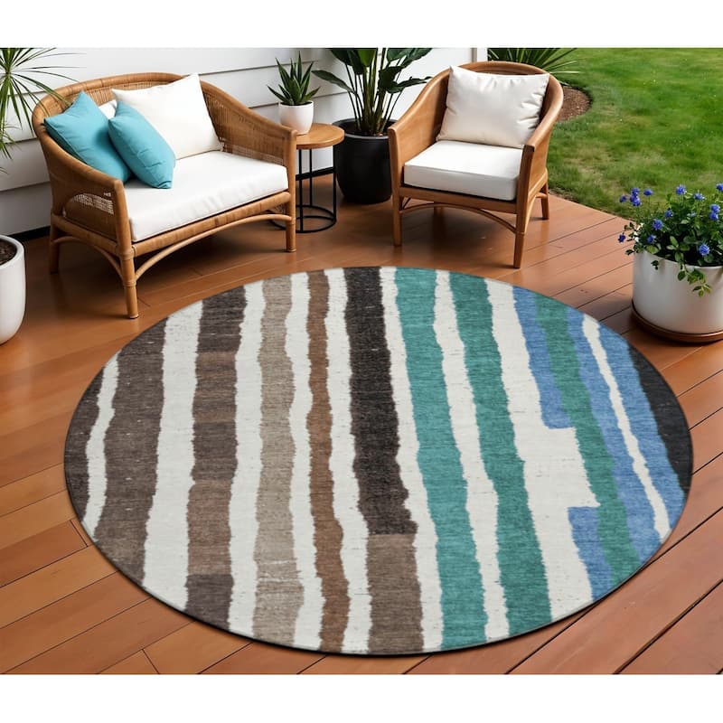 HomeRoots Striped Transitional Rectangle Outdoor Rug - 8' Round