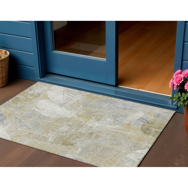 HomeRoots Floral Transitional Rectangle Outdoor Rug - 3' x 5'