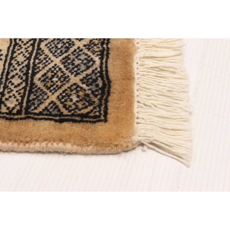 ECARPETGALLERY Hand-knotted Peshawar Bokhara Ivory Wool Rug - 5'9 x 8'0