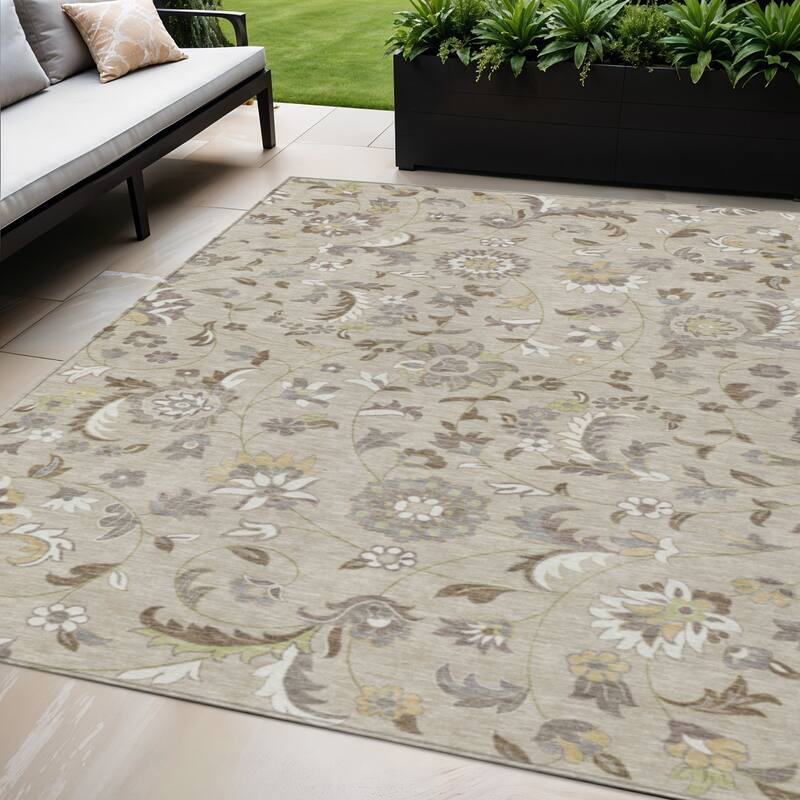 HomeRoots Floral Transitional Rectangle Outdoor Rug - 5' X 8'
