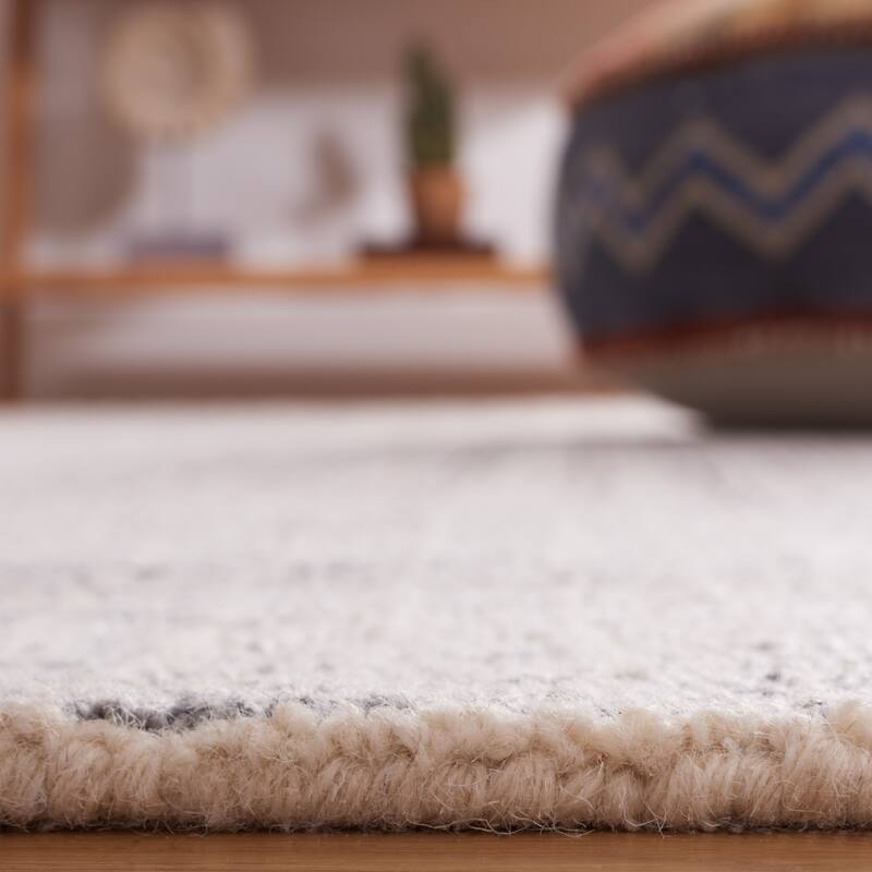 SAFAVIEH Handmade Abstract Cemile Modern Wool Rug
