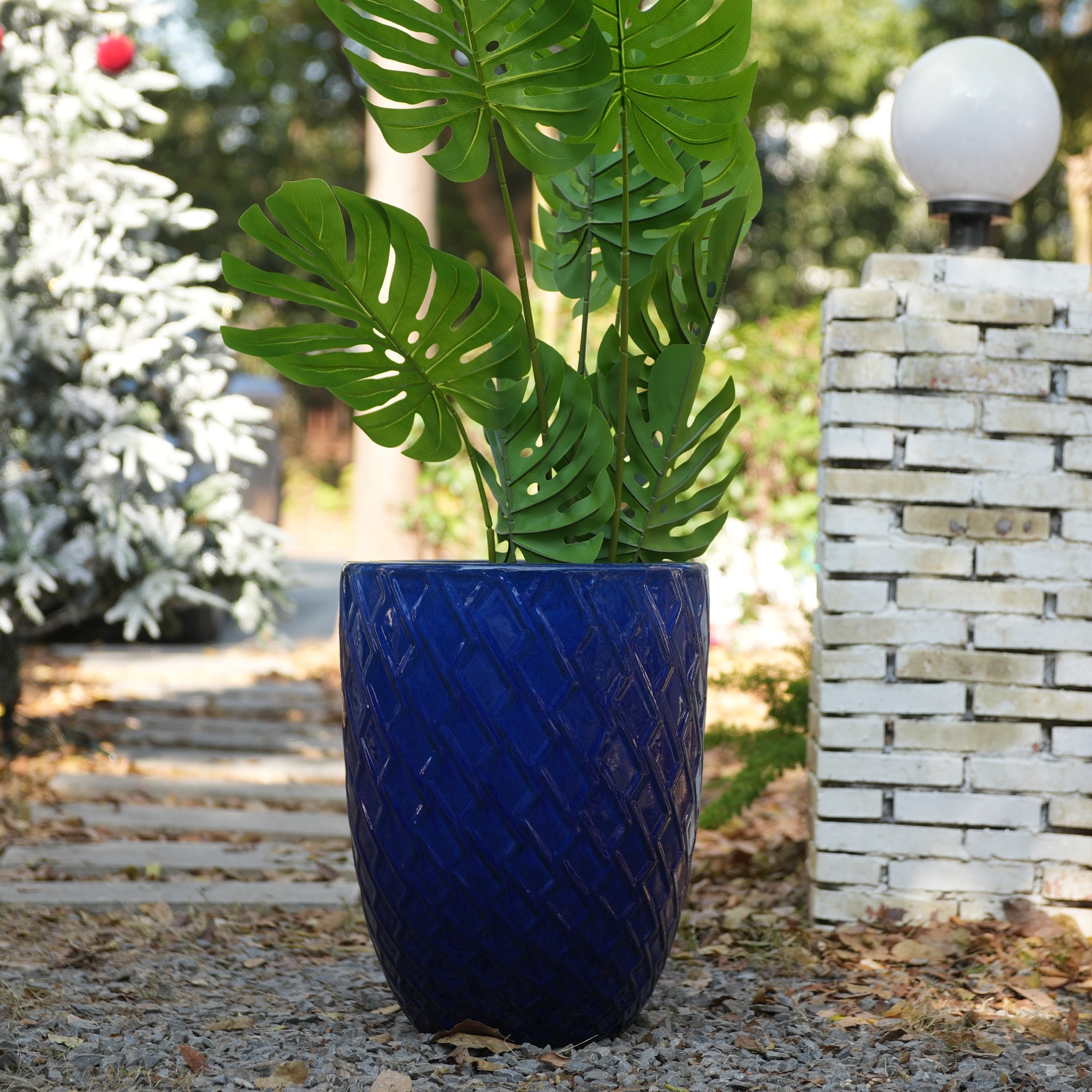 Elegant Ceramic Pot with Diamond Pattern for Indoor-Outdoor Plants