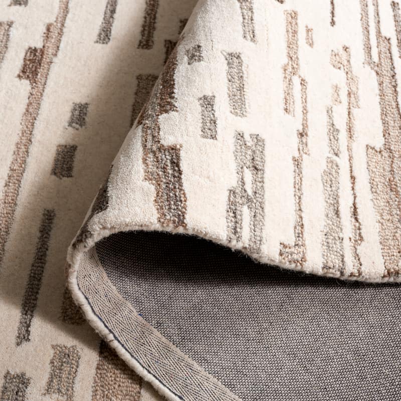 SAFAVIEH Handmade Ebony Kumud Modern Wool Rug
