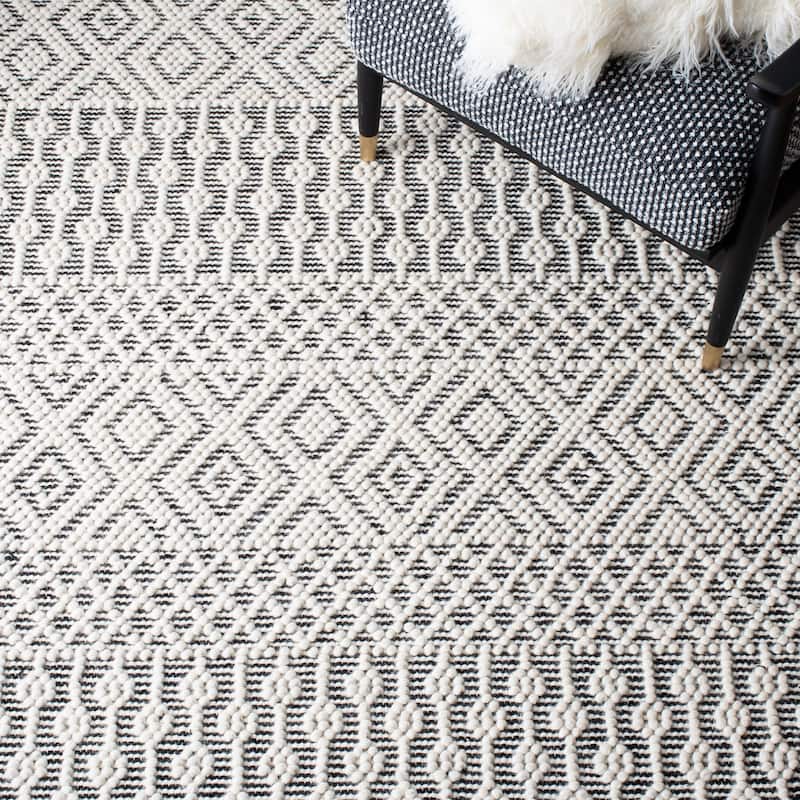 SAFAVIEH Handmade Natura Estel Wool Fringe Rug