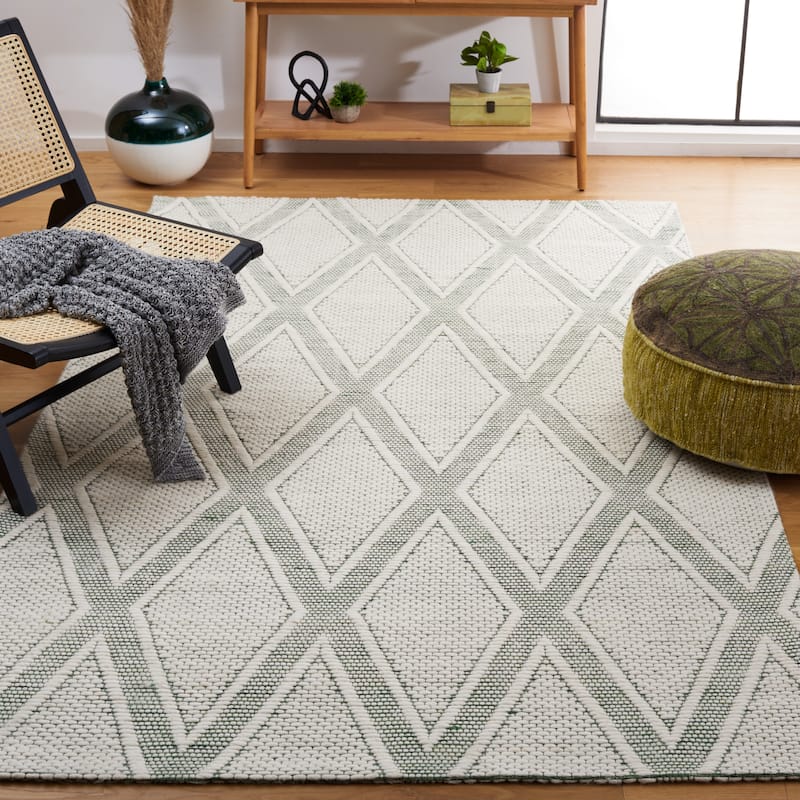SAFAVIEH Handmade Marbella Juliet Trellis Wool Rug - 5' x 8' - Green/Ivory