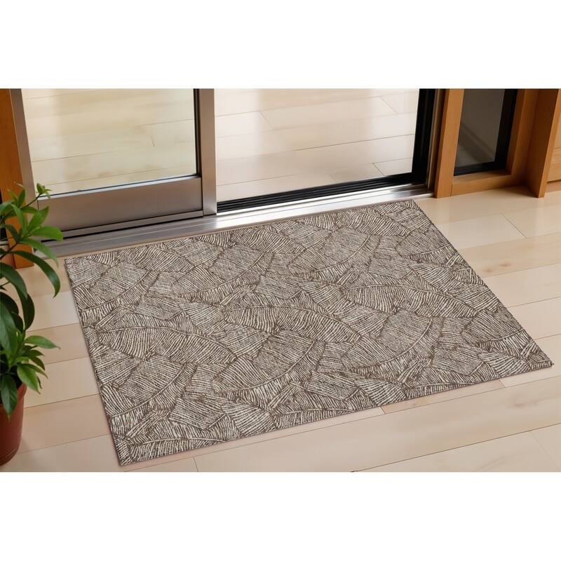 HomeRoots Floral Transitional Rectangle Outdoor Rug - 3' x 5'