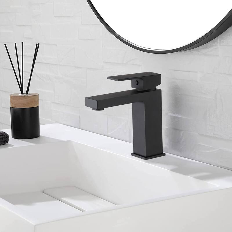 Vanityfair Single Hole Single Handle Bathroom Faucet with Drain Assembly