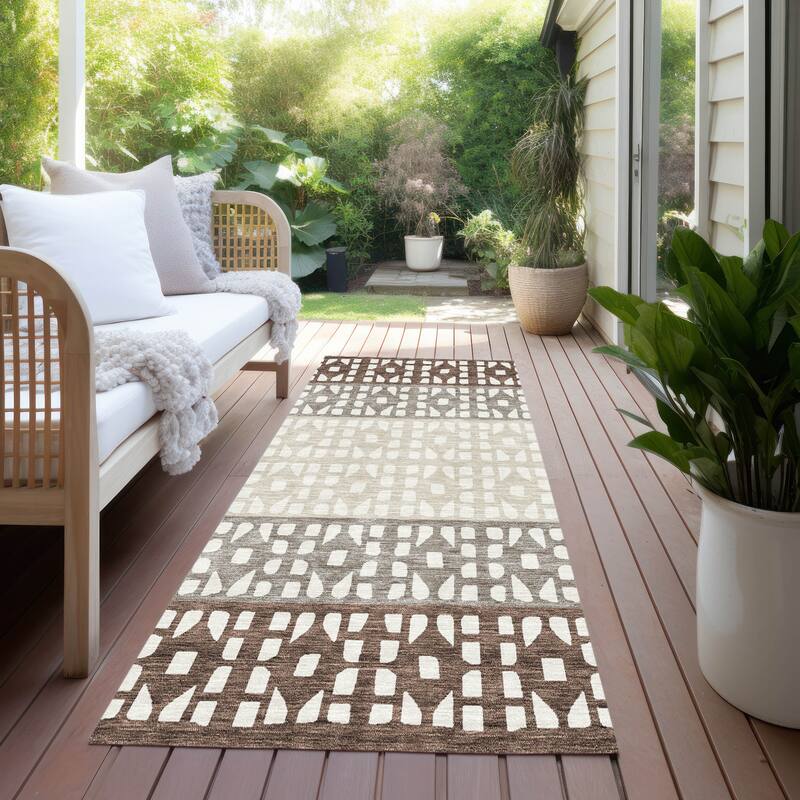 Machine Washable Indoor/ Outdoor Stripe Geo Chantille Rug - Chocolate - 2'3" x 7'6"