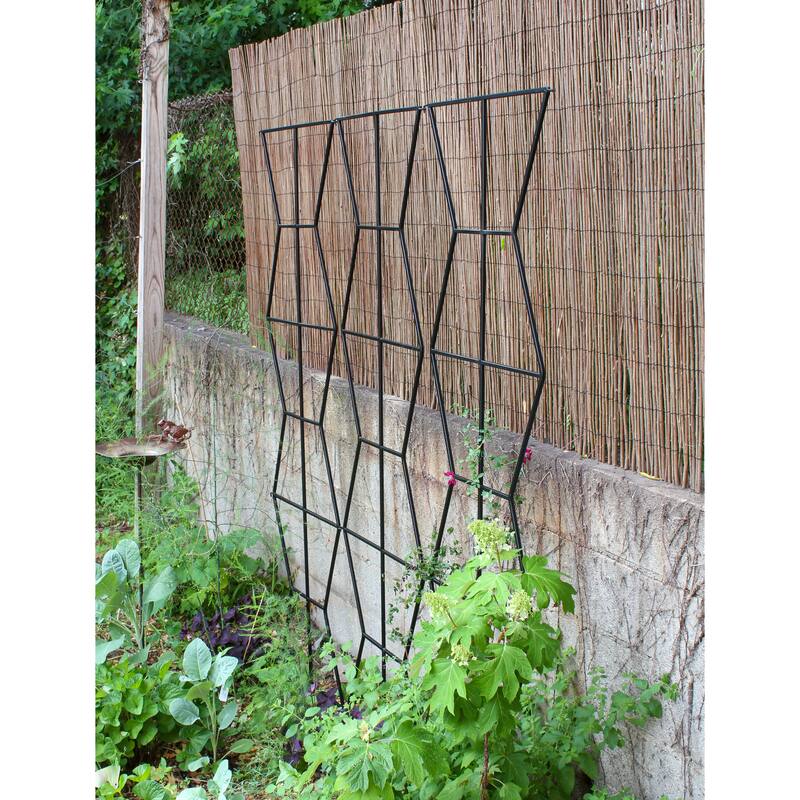 Achla Designs 84"H Black Powdercoated Wrought Iron Outdoor Garden Zigzag Screen Trellis