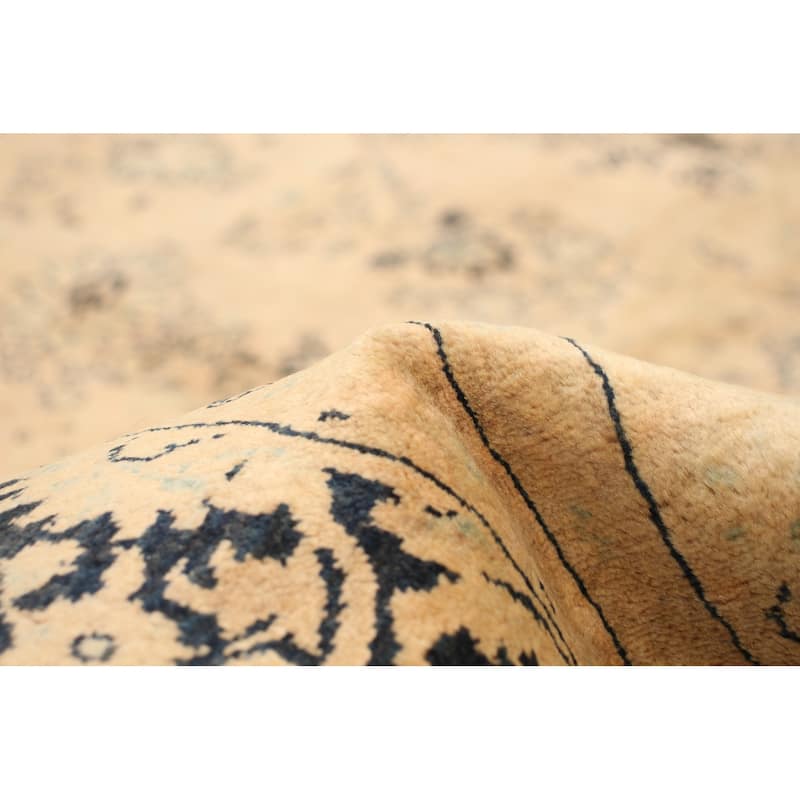 Hand-knotted Pako Persian Beige Wool Rug - 6'2" x 9'3"/6'2 x 9'3
