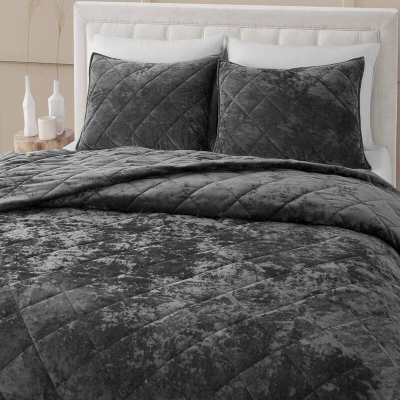 Wonderful Diamond Velvet 3 Piece Quilt Set