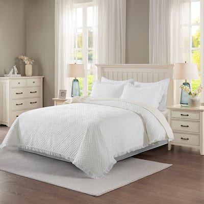 Plush Poly-Velvet Quilt Set Geometric Pattern Quilted Bedspread with Ruffles