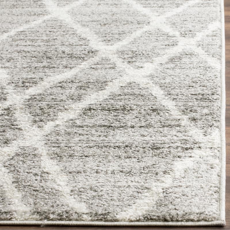 SAFAVIEH Adirondack Shukrie Trellis Rug