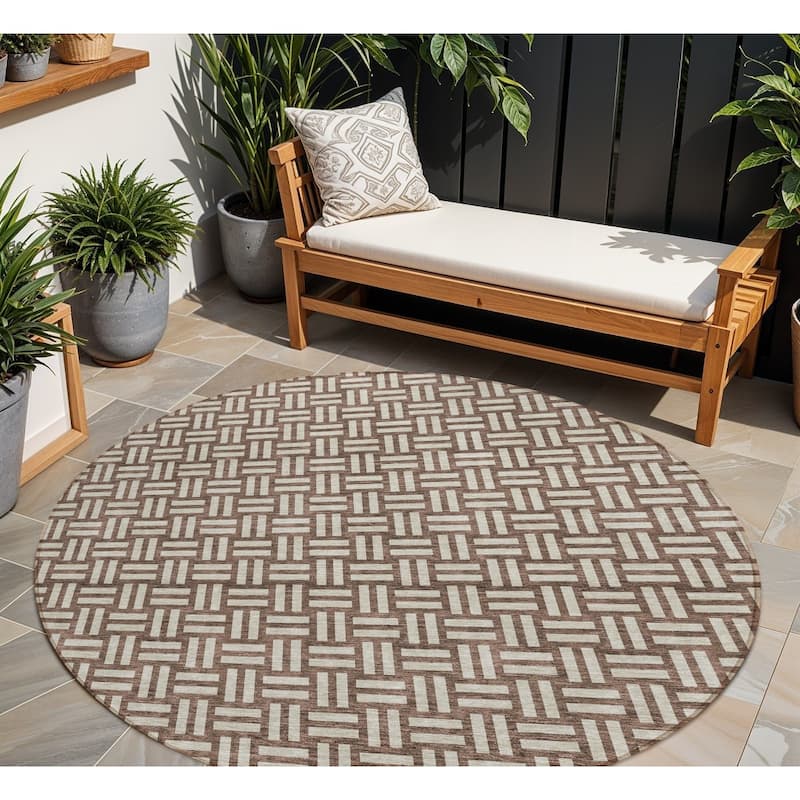 HomeRoots Geometric Transitional Rectangle Outdoor Rug - 8' Round
