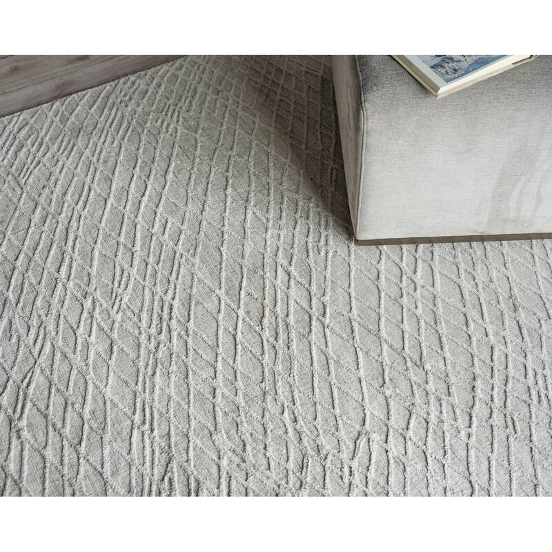 Exquisite Rugs Crescendo Handmade Handloomed Bamboo Silk Silver Area Rug