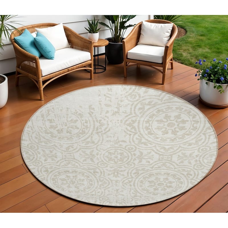 HomeRoots Medallion Transitional Rectangle Outdoor Rug - 8' Round